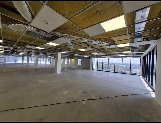881M² OFFICE TO LET IN GLENADRIENNE EAST